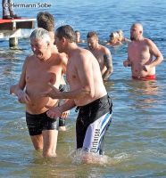 Velden Neujahrschwimmen im Casino Bad 24   Foto Hermann Sobe